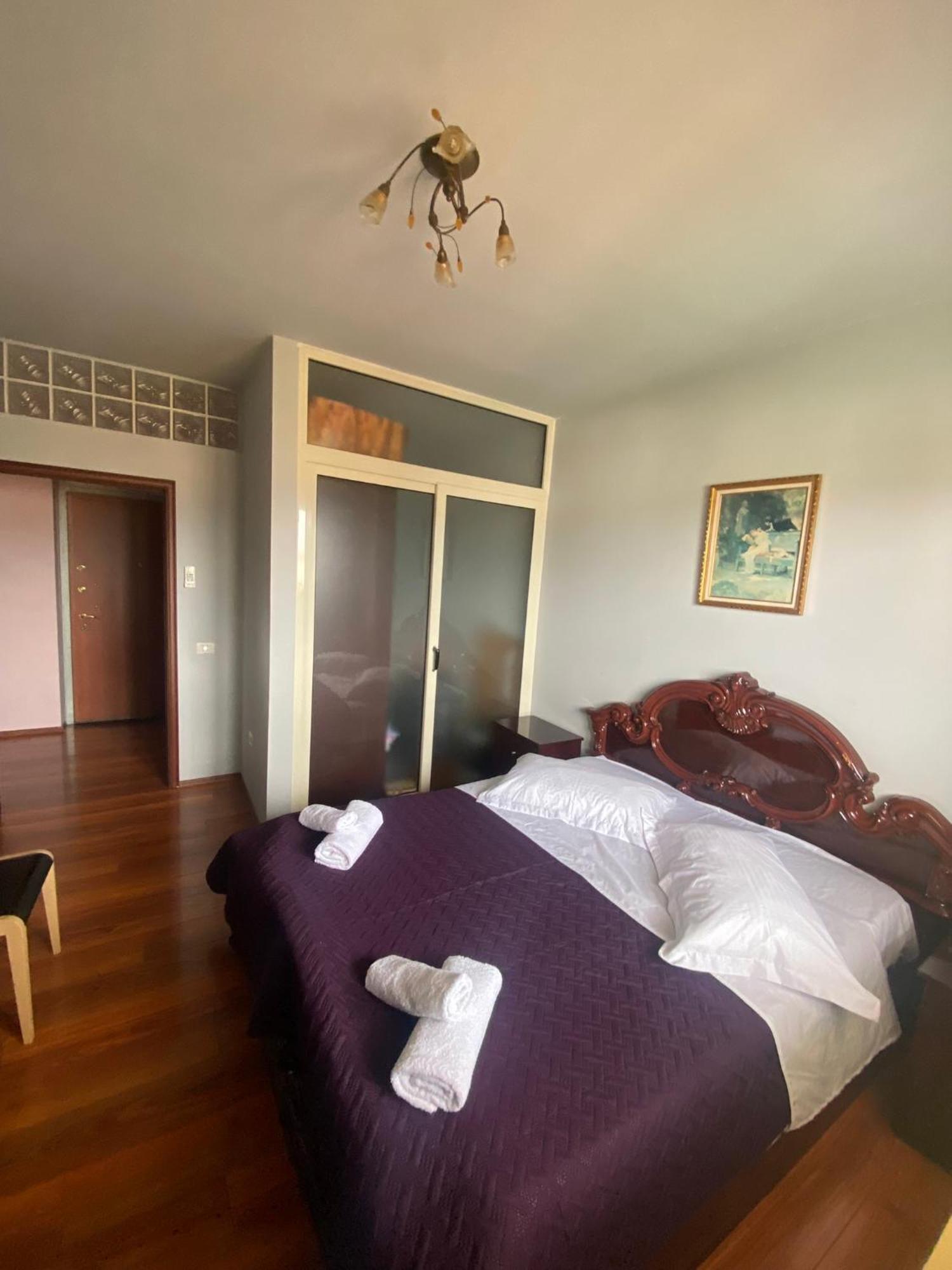 Stay The Night Shkodra Apartment City Centre Экстерьер фото